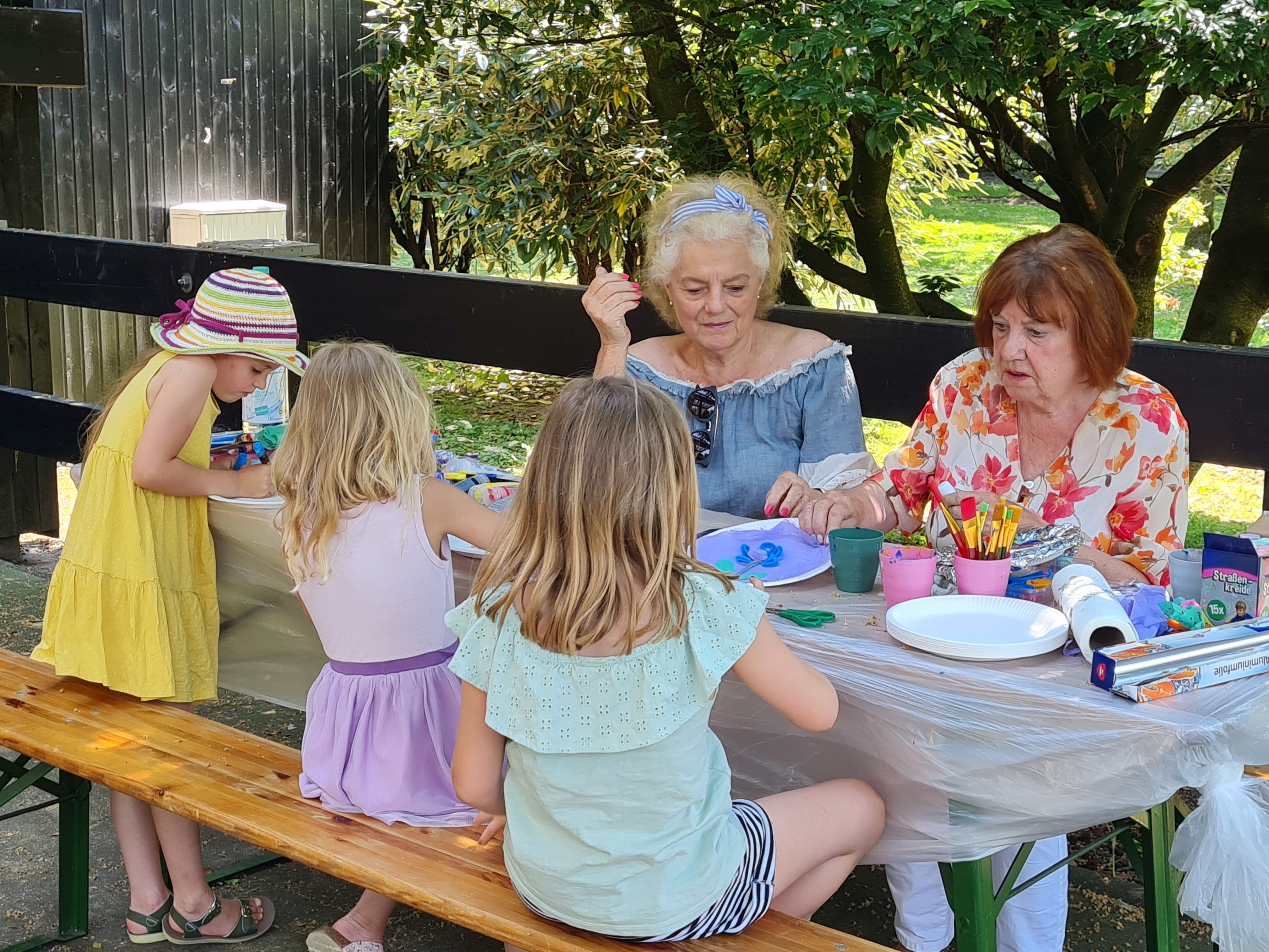 Kinder und KünstlerInnen